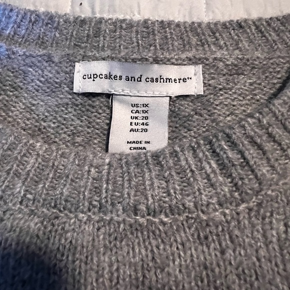 Wear your heart on your sleeve sweater - Picture 3 of 3